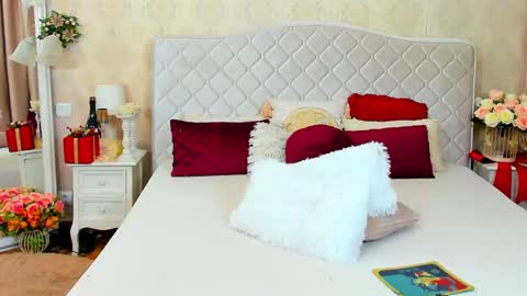 Snapshot of elisarosse_ chatting on 12.22.24 Elissa online show from 12.22.24