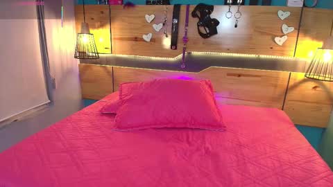 Snapshot of elisasue chatting on 02.19.26 Elisa Sue online show from 02.19.26