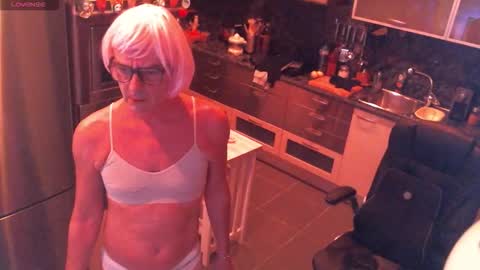 Snapshot of elise_tv chatting on 11.17.25 Barbie online show from 11.17.25