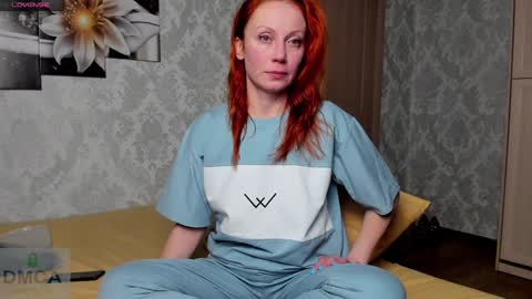 Snapshot of elisefoxy chatting on 01.05.25 Elise online show from 01.05.25