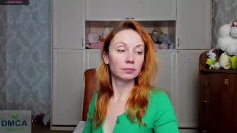 Snapshot of elisefoxy chatting on 02.19.25 Elise online show from 02.19.25