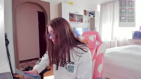 Elise    online show from 02.28.25