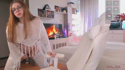 Elise    online show from 09.21.25