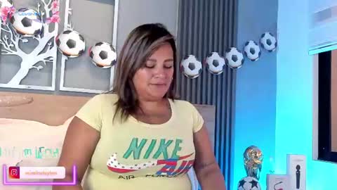 Snapshot of eliseplayboobs chatting on 06.19.26 Elise Play Boobs online show from 06.19.26
