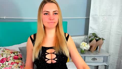 Snapshot of eliseshining chatting on 01.28.25 Elise online show from 01.28.25