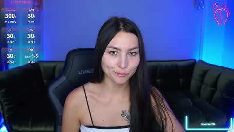 Snapshot of elisevelour chatting on 10.05.25 elisevelour online show from 10.05.25