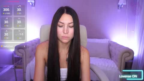 Snapshot of elisevelour chatting on 10.15.25 elisevelour online show from 10.15.25