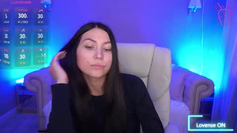 Snapshot of elisevelour chatting on 10.17.25 elisevelour online show from 10.17.25