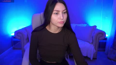 Snapshot of elisevelour chatting on 10.19.25 elisevelour online show from 10.19.25