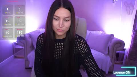 Snapshot of elisevelour chatting on 10.21.25 elisevelour online show from 10.21.25