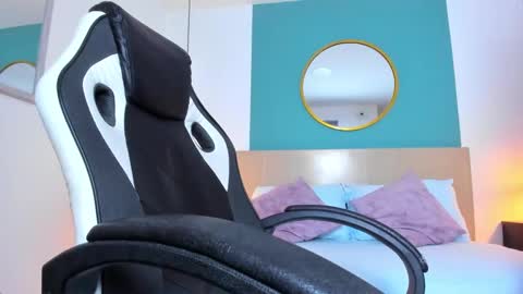 Snapshot of elissa_iris chatting on 02.12.25 E L I S S A online show from 02.12.25