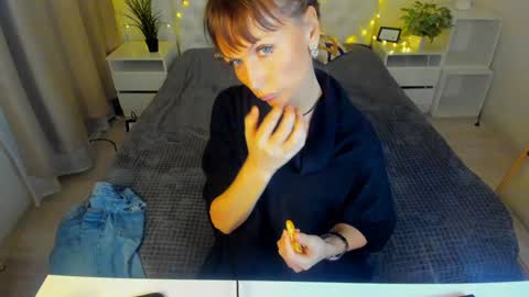 Snapshot of elizabe_th chatting on 01.21.25 Elizabethangel online show from 01.21.25