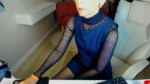 Snapshot of elizabe_th chatting on 02.07.25 Elizabethangel online show from 02.07.25