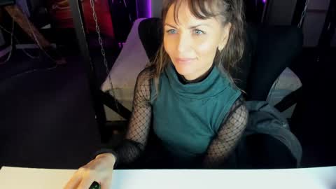 Snapshot of elizabe_th chatting on 02.09.25 Elizabethangel online show from 02.09.25