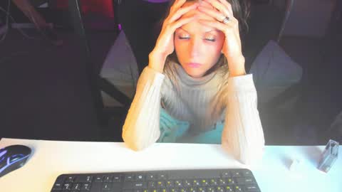 Snapshot of elizabe_th chatting on 03.06.25 Elizabethangel online show from 03.06.25