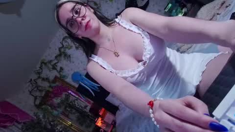 Elizabeth online show from 09.29.25