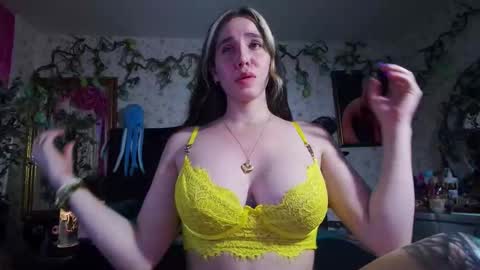 Elizabeth online show from 10.15.25