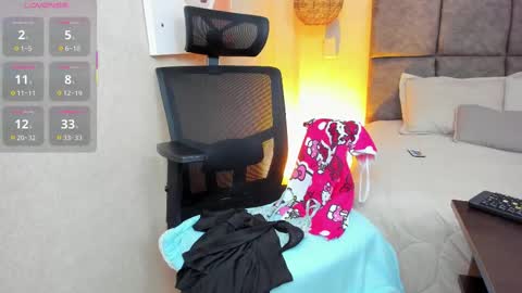 Snapshot of elizabeth_20_ chatting on 10.02.25 elizabeth online show from 10.02.25