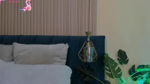 Snapshot of elizabeth_20_ chatting on 10.28.25 elizabeth online show from 10.28.25