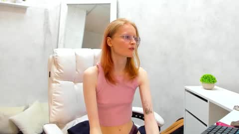 Snapshot of elizabeth_harpper chatting on 03.01.25 Elizabeth online show from 03.01.25