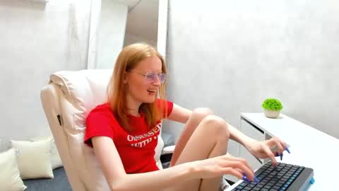 Snapshot of elizabeth_harpper chatting on 03.05.25 Elizabeth online show from 03.05.25