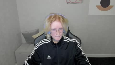 Snapshot of elizabeth_harpper chatting on 09.11.25 Elizabeth online show from 09.11.25