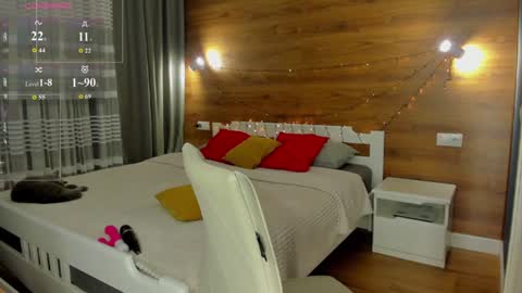 Elizabeth online show from 12.21.24