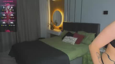 elizabethh_brown online show from 11.17.25