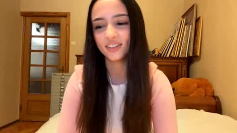 Mia online show from 11.26.25