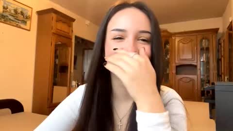 Mia online show from 11.28.25