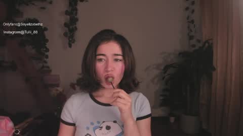 Snapshot of elizabethz chatting on 05.06.26 Tuli online show from 05.06.26