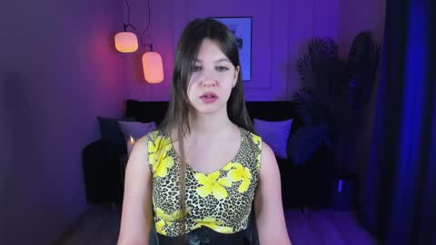 Snapshot of elizamild chatting on 01.12.25 Eliza online show from 01.12.25