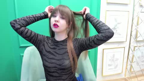 Snapshot of elizamild chatting on 01.25.25 Eliza online show from 01.25.25