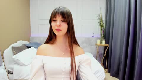 Snapshot of elizamild chatting on 02.02.25 Eliza online show from 02.02.25