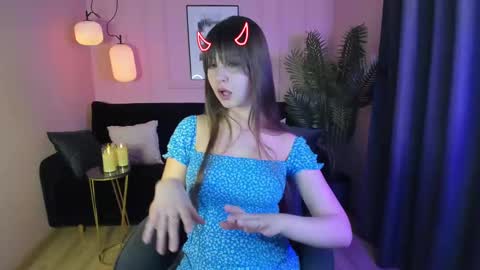 Snapshot of elizamild chatting on 02.11.25 Eliza online show from 02.11.25