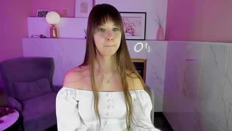 Snapshot of elizamild chatting on 02.18.25 Eliza online show from 02.18.25