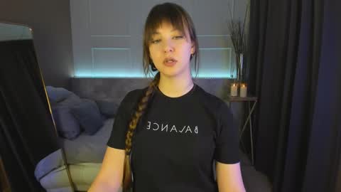 Snapshot of elizamild chatting on 02.20.25 Eliza online show from 02.20.25