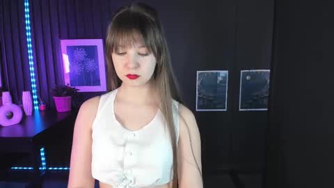 Snapshot of elizamild chatting on 03.11.25 Eliza online show from 03.11.25