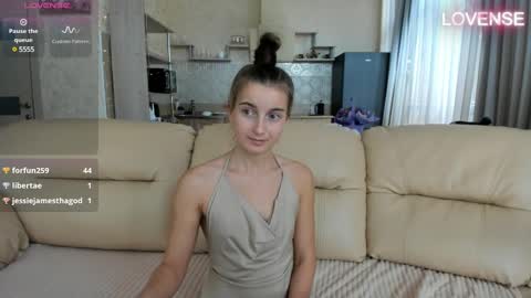 Snapshot of elizsweet chatting on 02.05.25 Eliz online show from 02.05.25