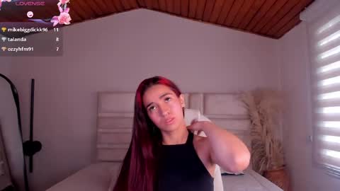 Snapshot of ella__olmos chatting on 05.11.26 Ella Olmos online show from 05.11.26