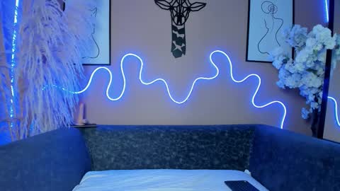 Ella online show from 11.24.25