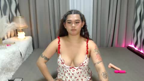 HI ITS ME ELLA online show from 03.11.26
