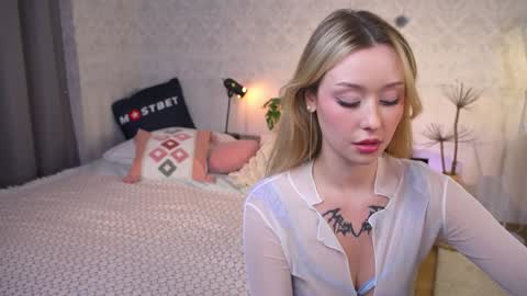 Ella      NEXT STREAM 21 november online show from 12.19.24