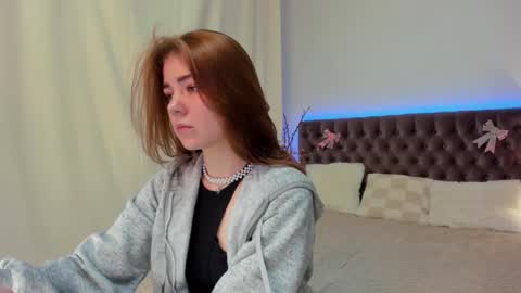 Ella Mayers online show from 02.09.25