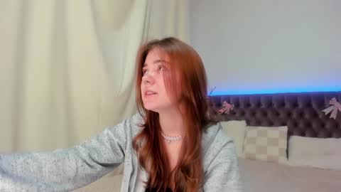 Ella Mayers online show from 03.01.25