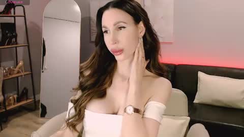 Snapshot of ella_sea chatting on 06.18.26 Ella online show from 06.18.26