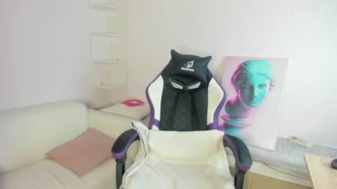 Ella online show from 04.02.26