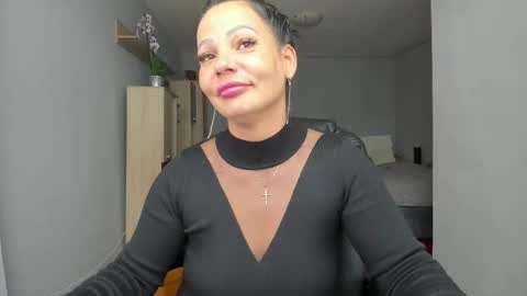 Ella online show from 10.15.25