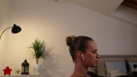 Ella online show from 02.09.25