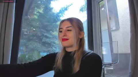 ella_vee online show from 10.01.25